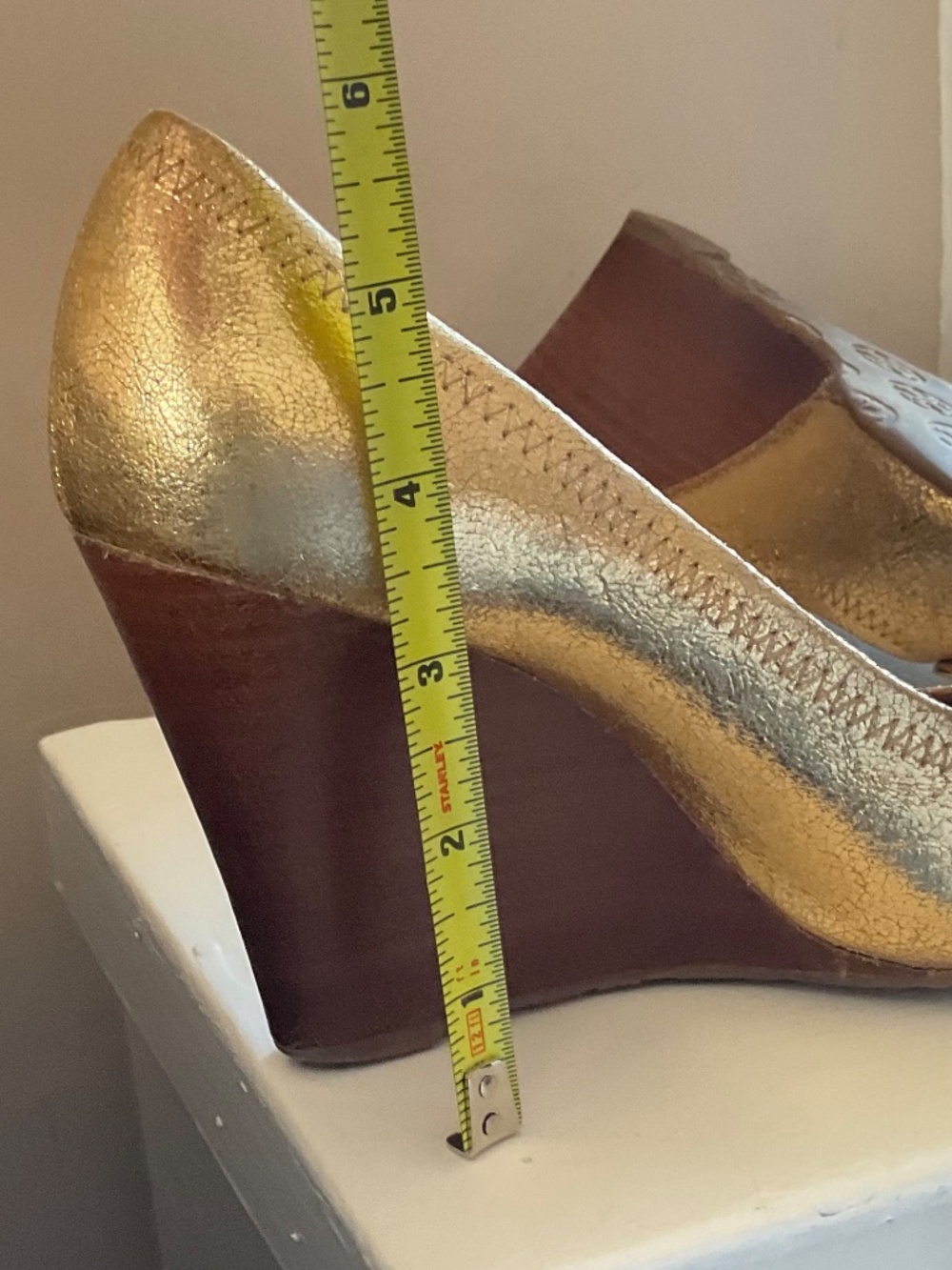 Tory Burch Peep Toe Gold Leather Wedges sz 7.5 - Picture 3 of 6